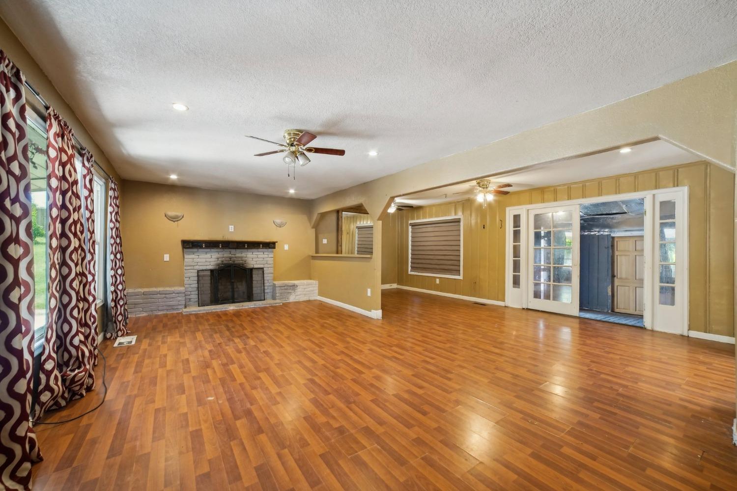 8575 Greenback Lane