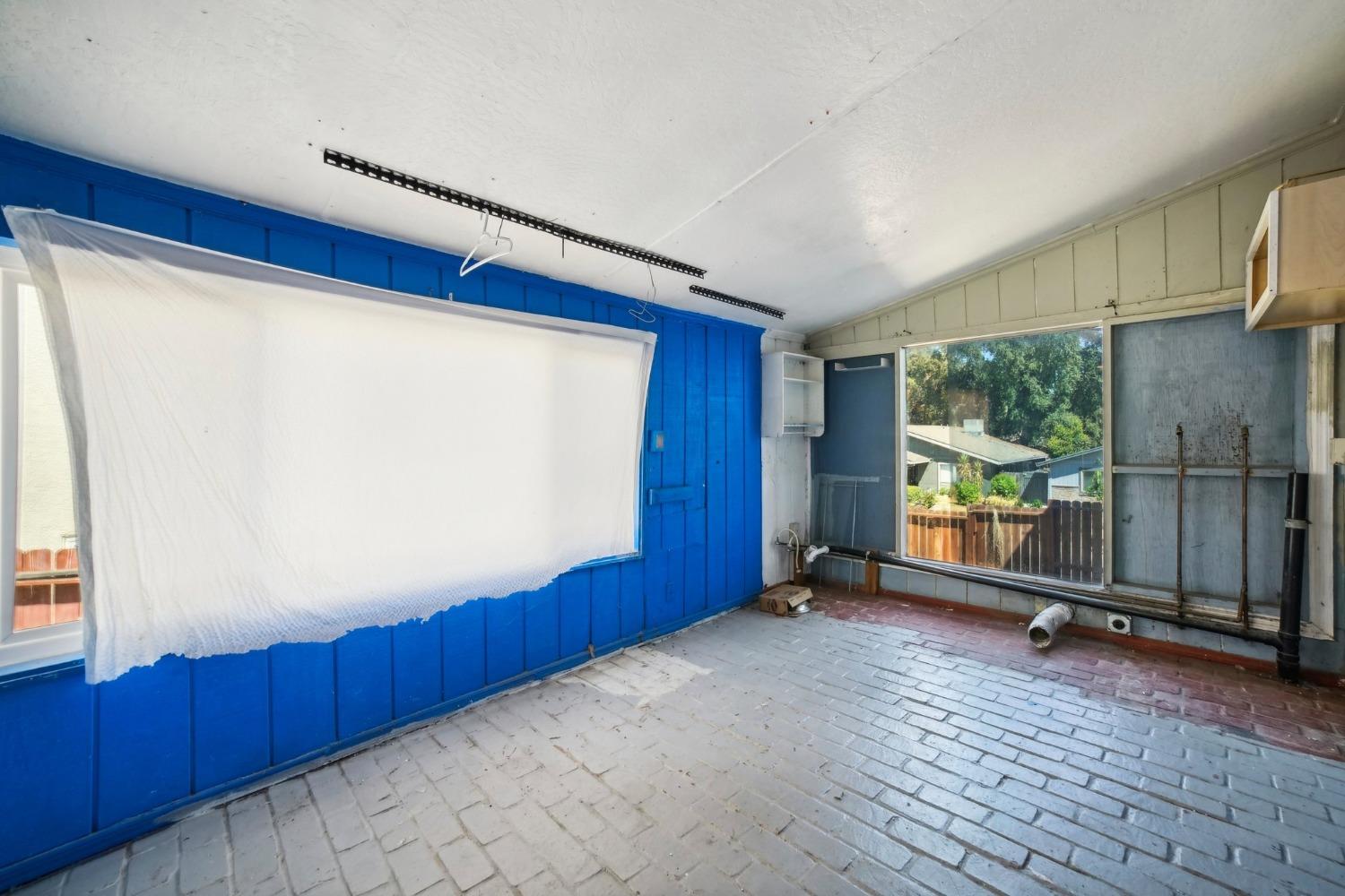 8575 Greenback Lane