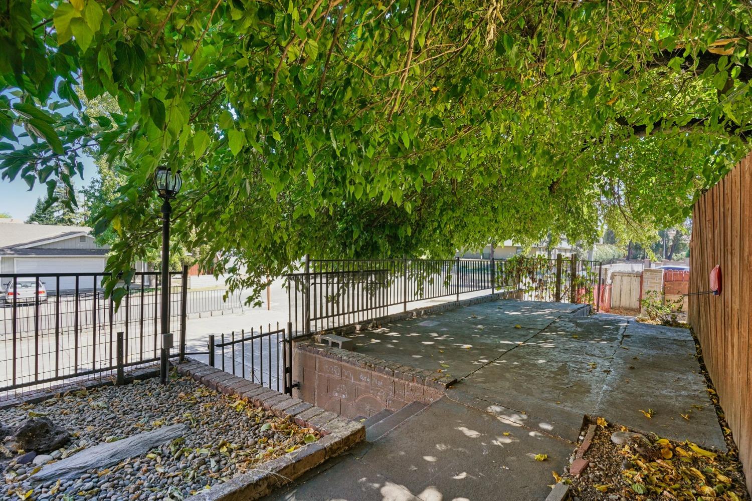8575 Greenback Lane