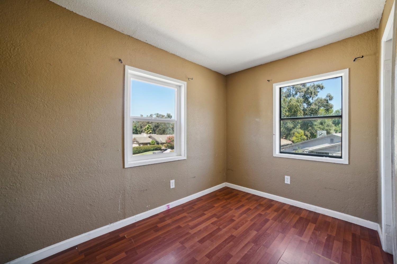 8575 Greenback Lane