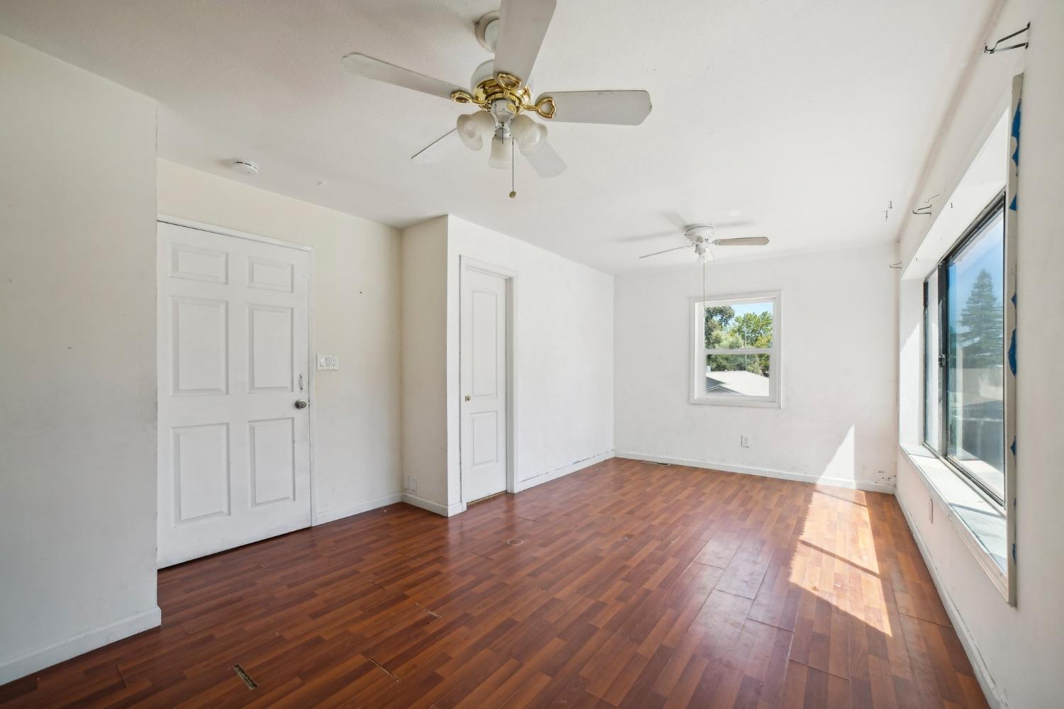 8575 Greenback Lane