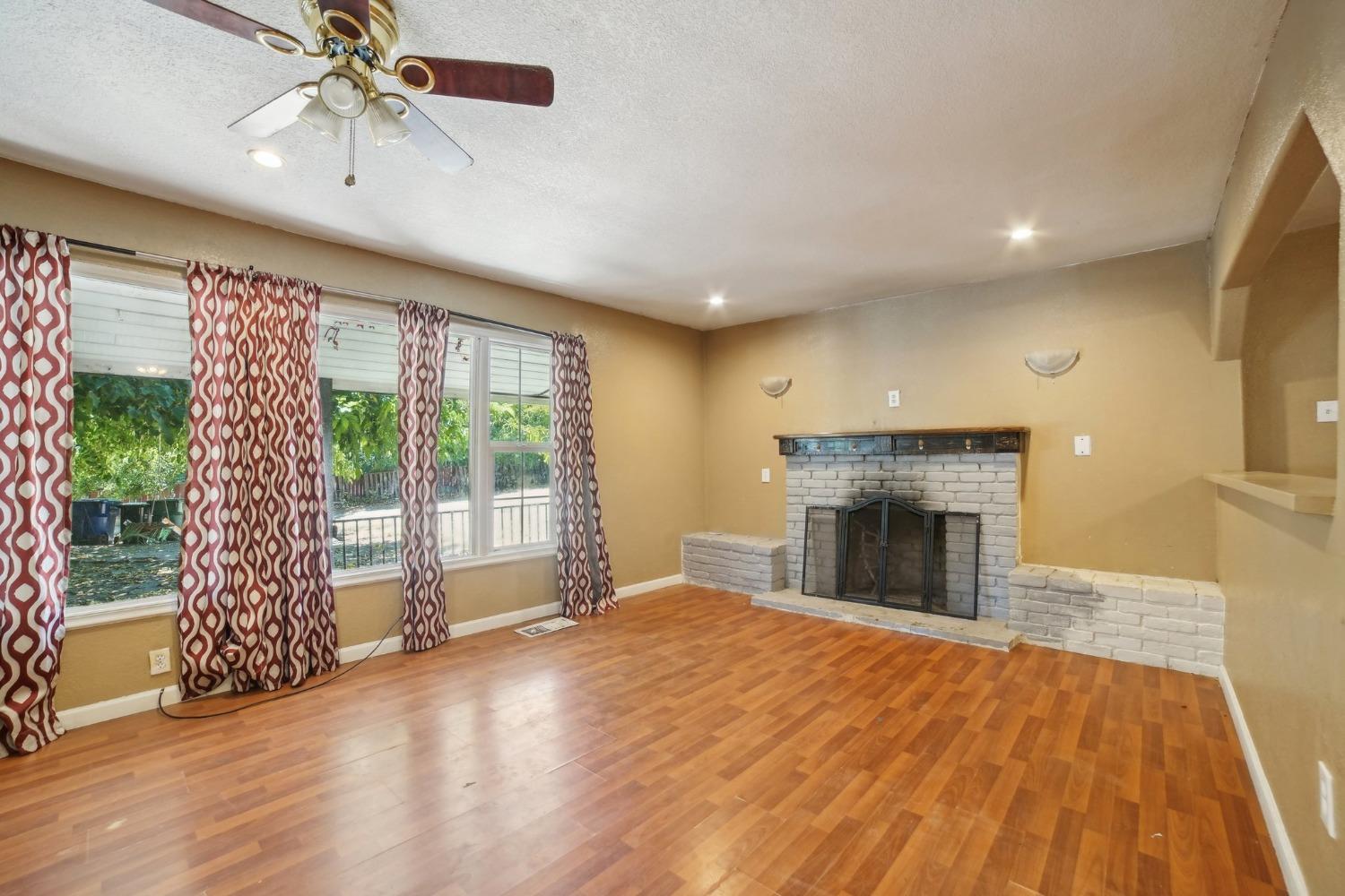 8575 Greenback Lane