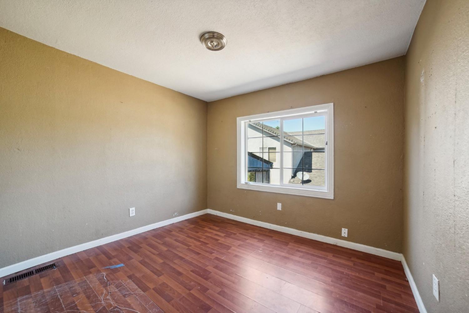 8575 Greenback Lane
