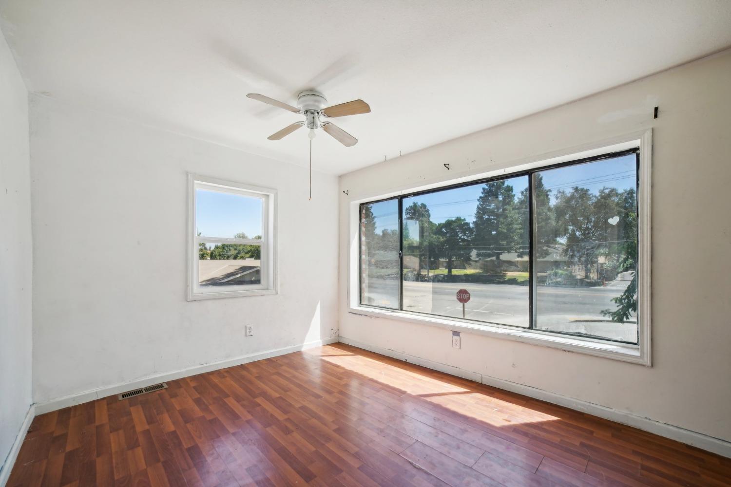 8575 Greenback Lane