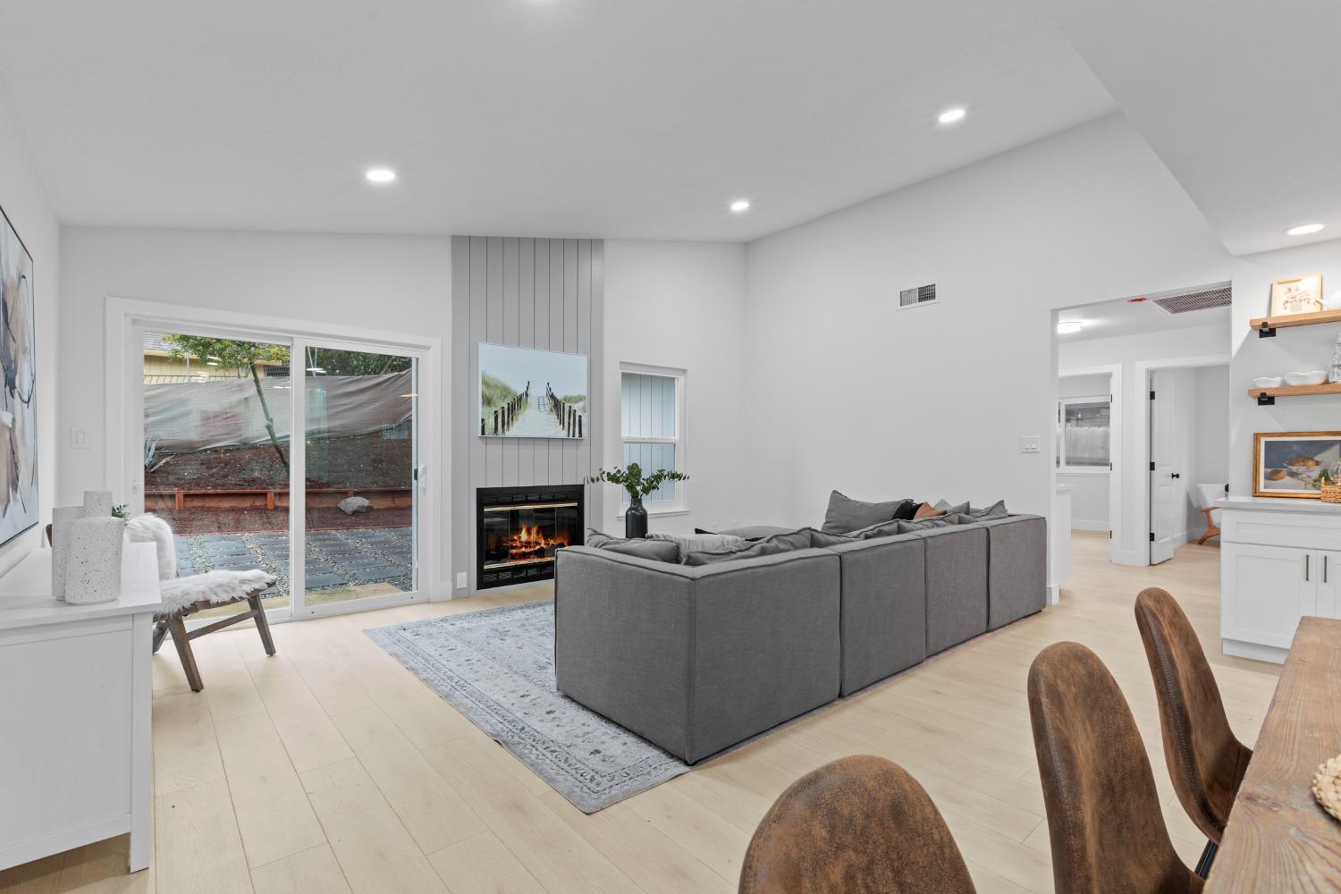 7139 Gardenvine Avenue