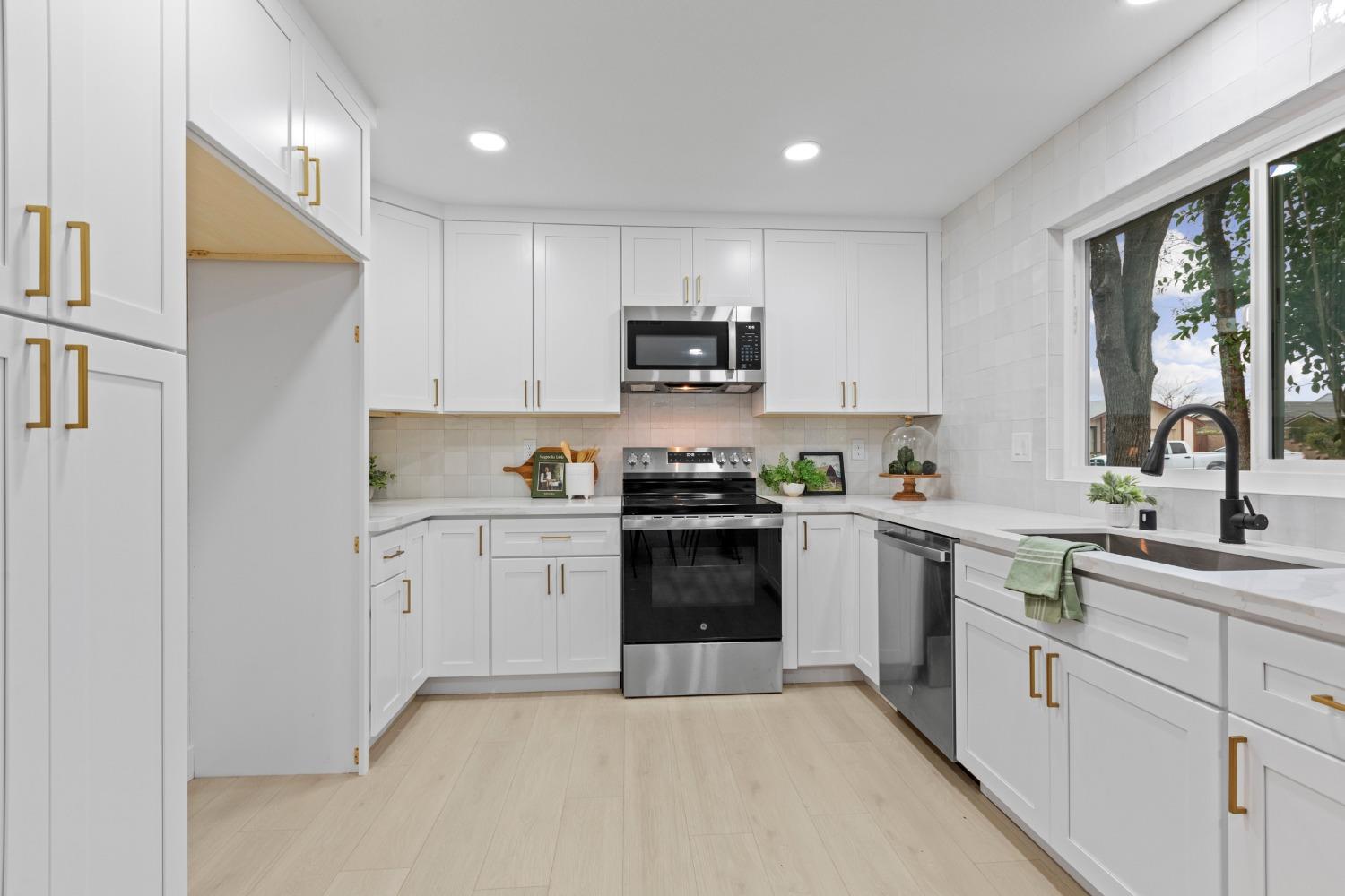 7139 Gardenvine Avenue