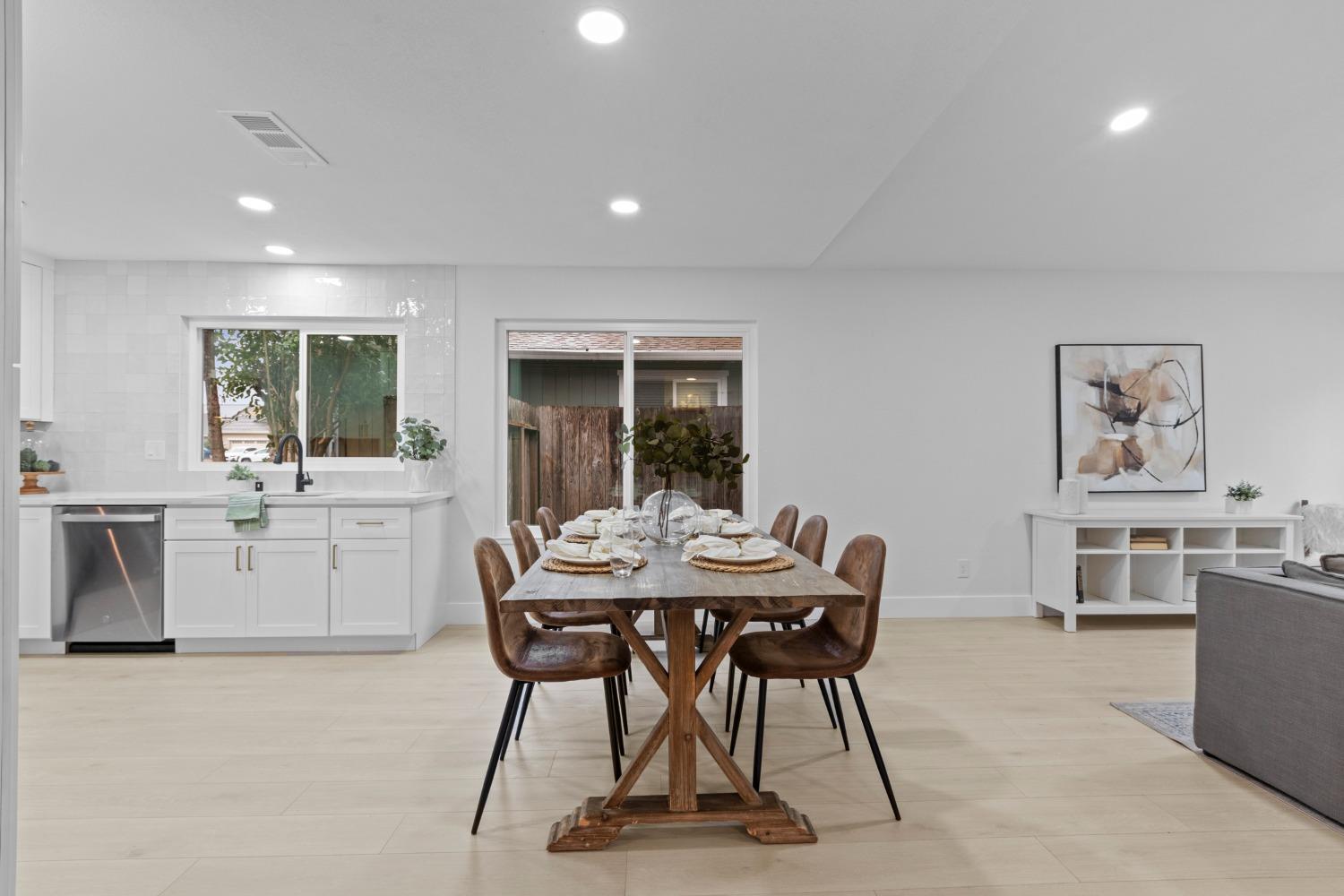 7139 Gardenvine Avenue