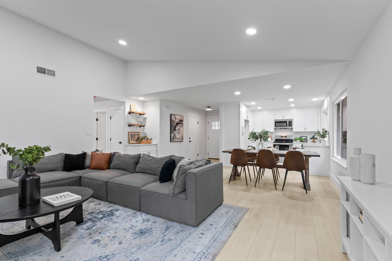 7139 Gardenvine Avenue