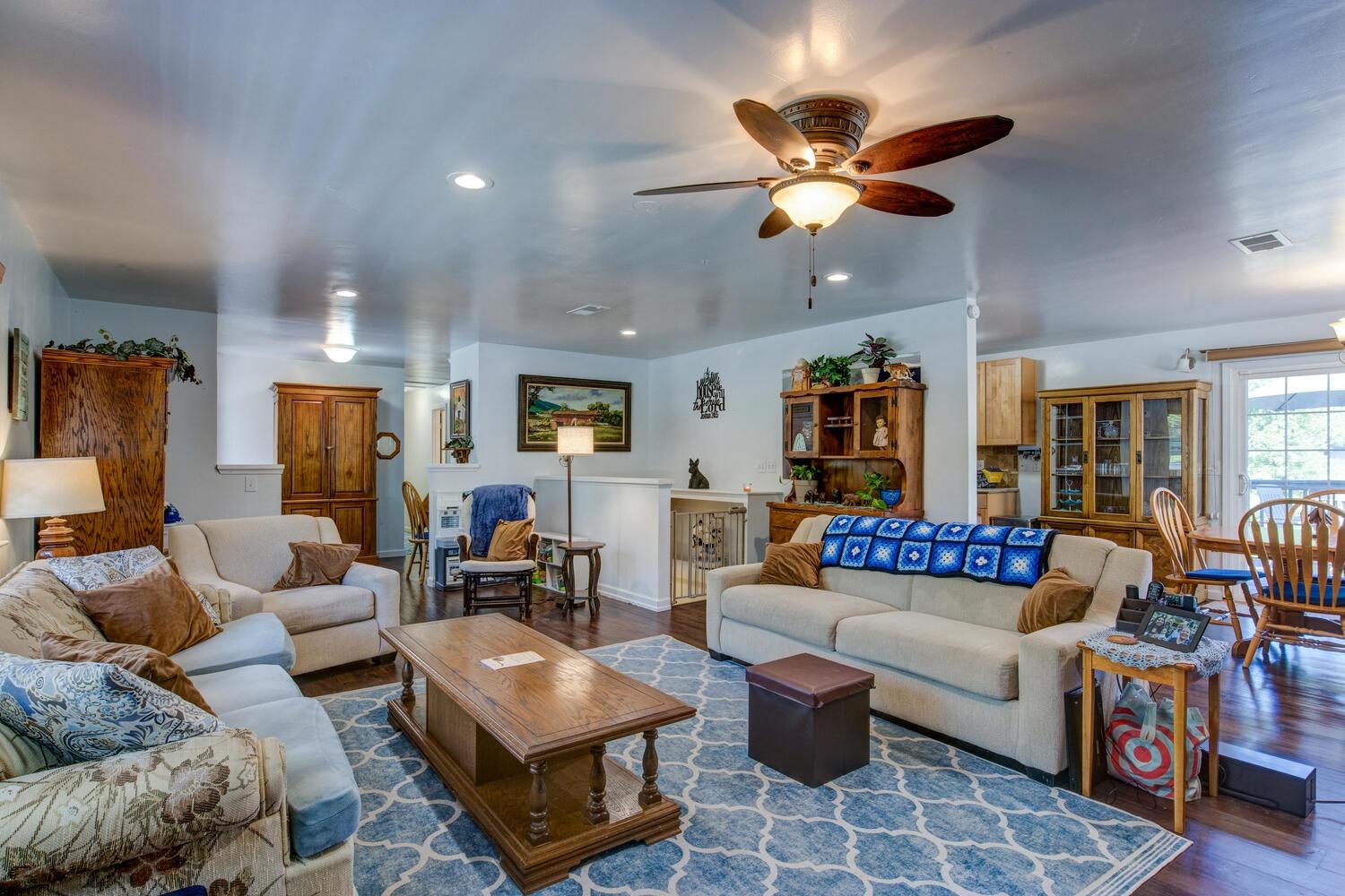 555 Arlette Lane
