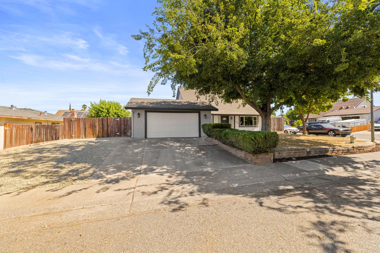 6125 Ledgewood Way