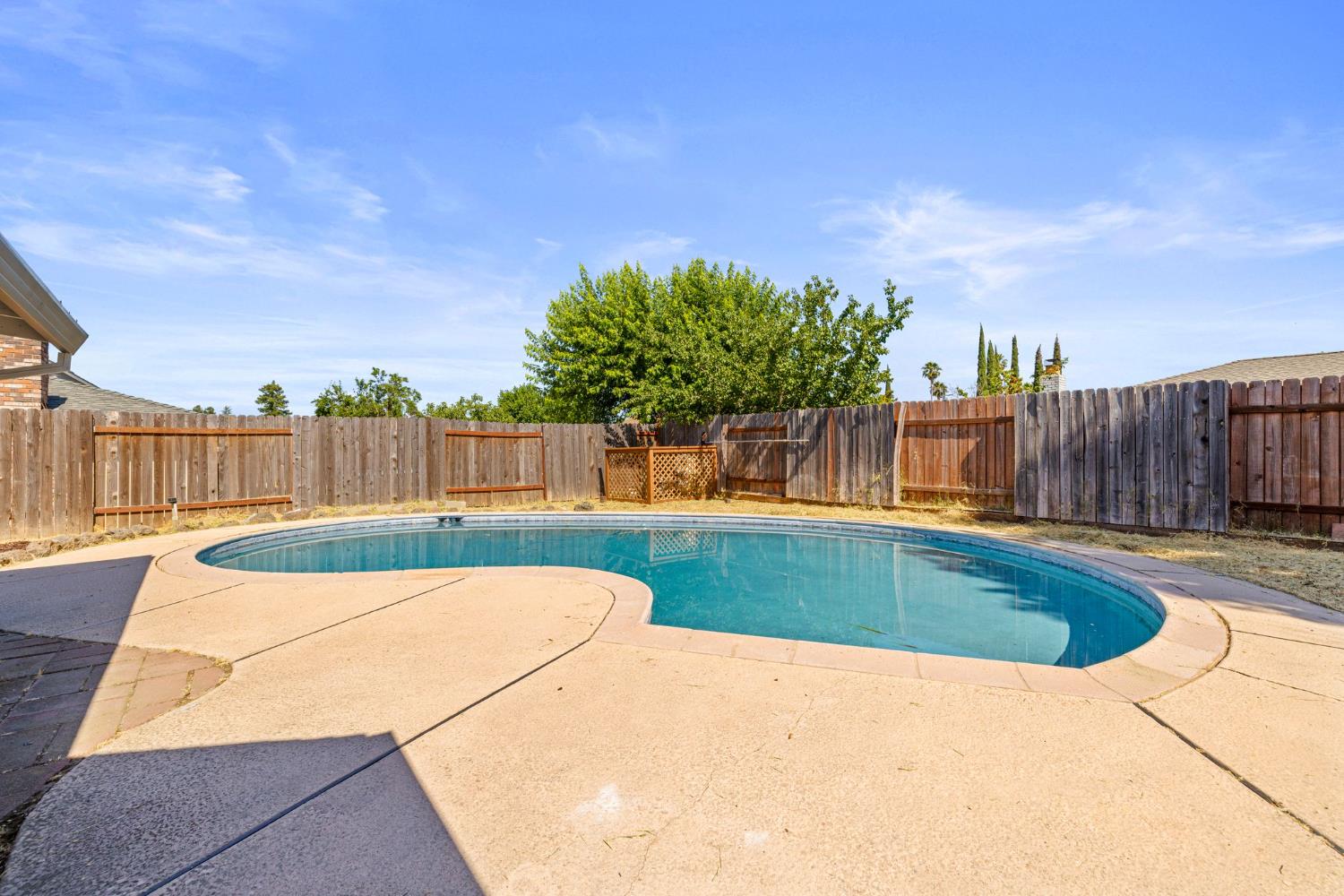 6125 Ledgewood Way
