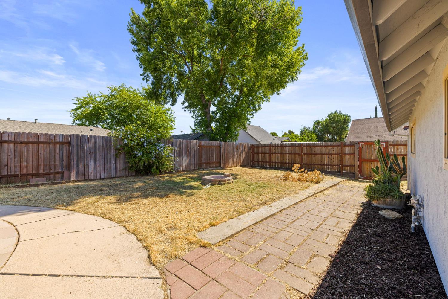 6125 Ledgewood Way