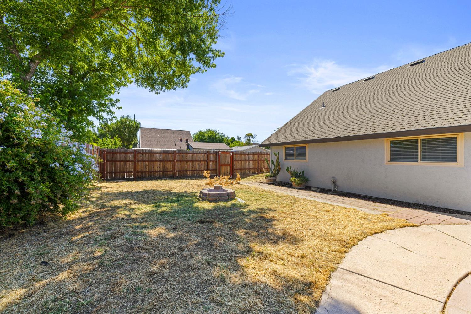 6125 Ledgewood Way