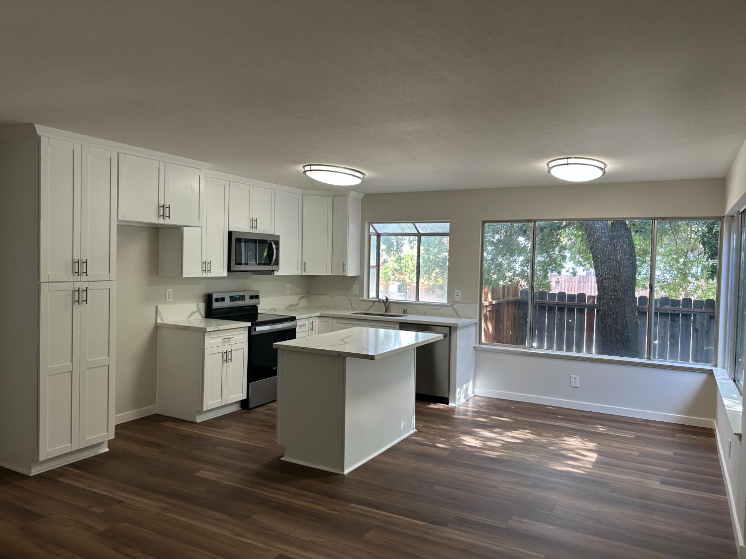 6960 Sunburst Way