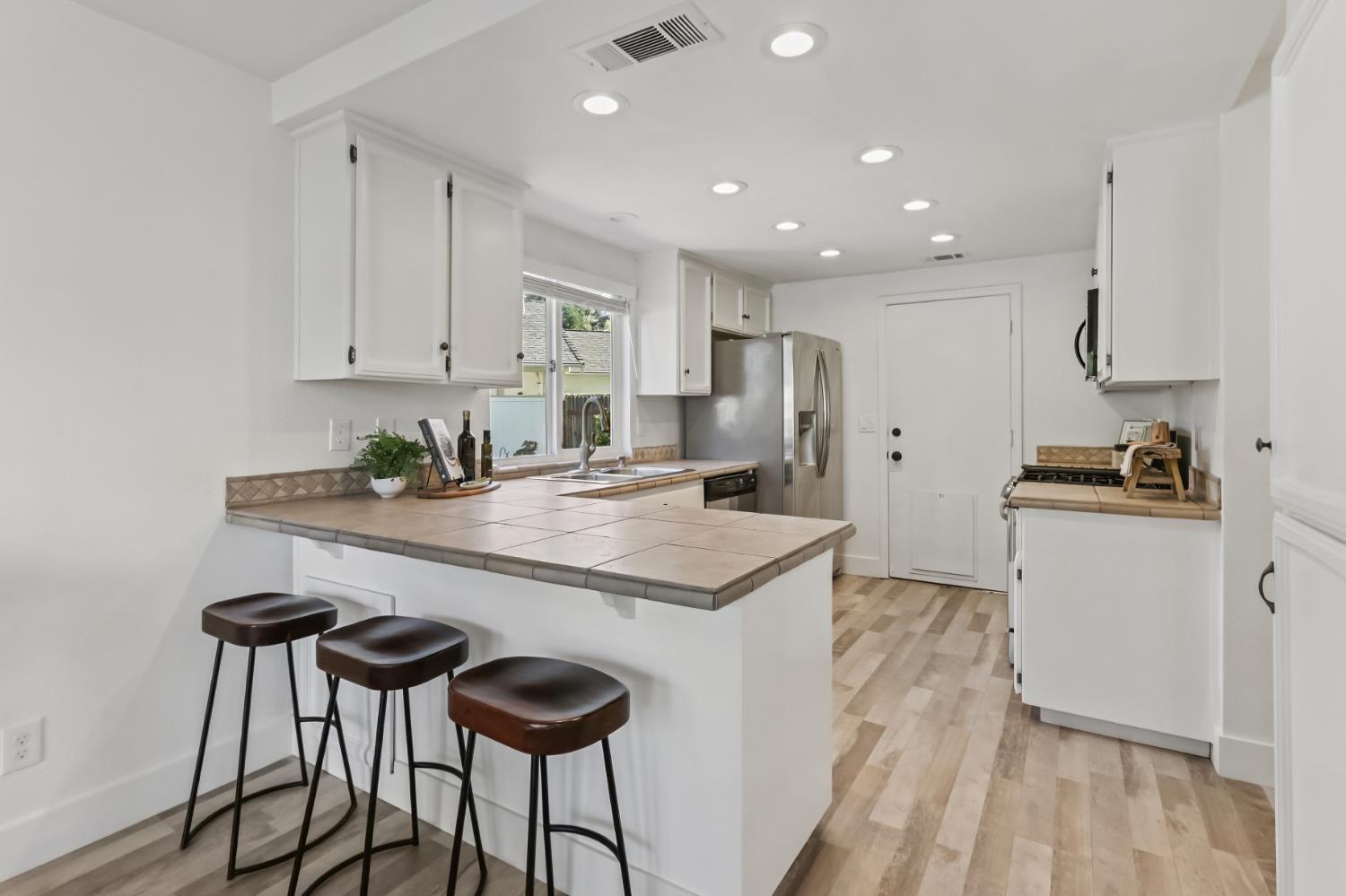7124 Backer Court