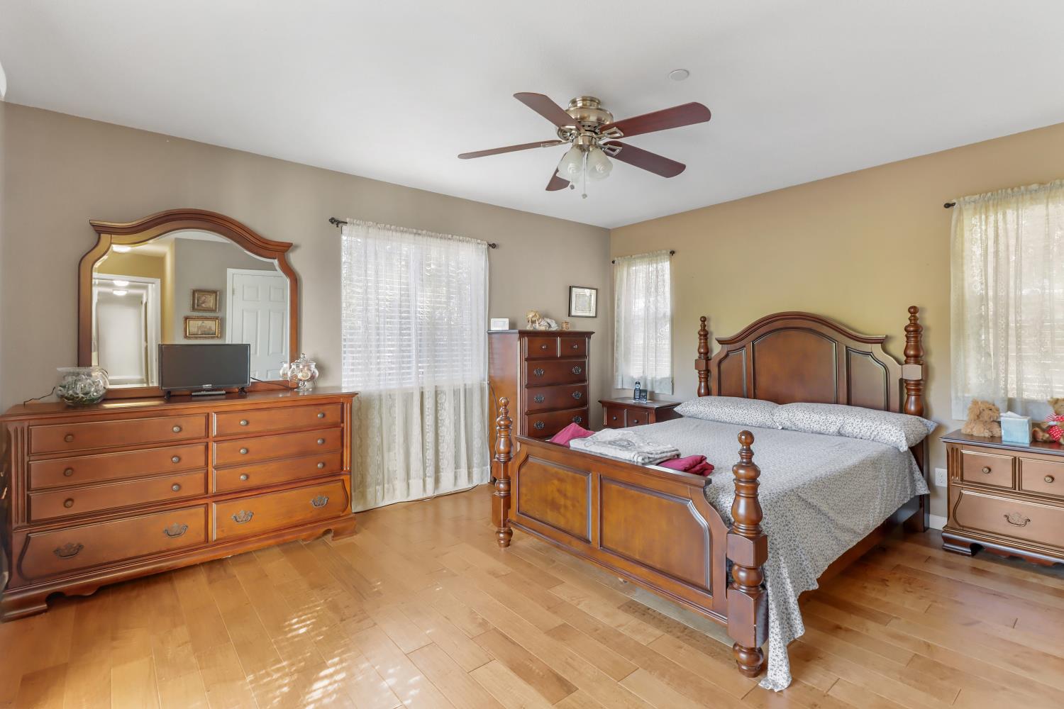 6225 Luna Lane