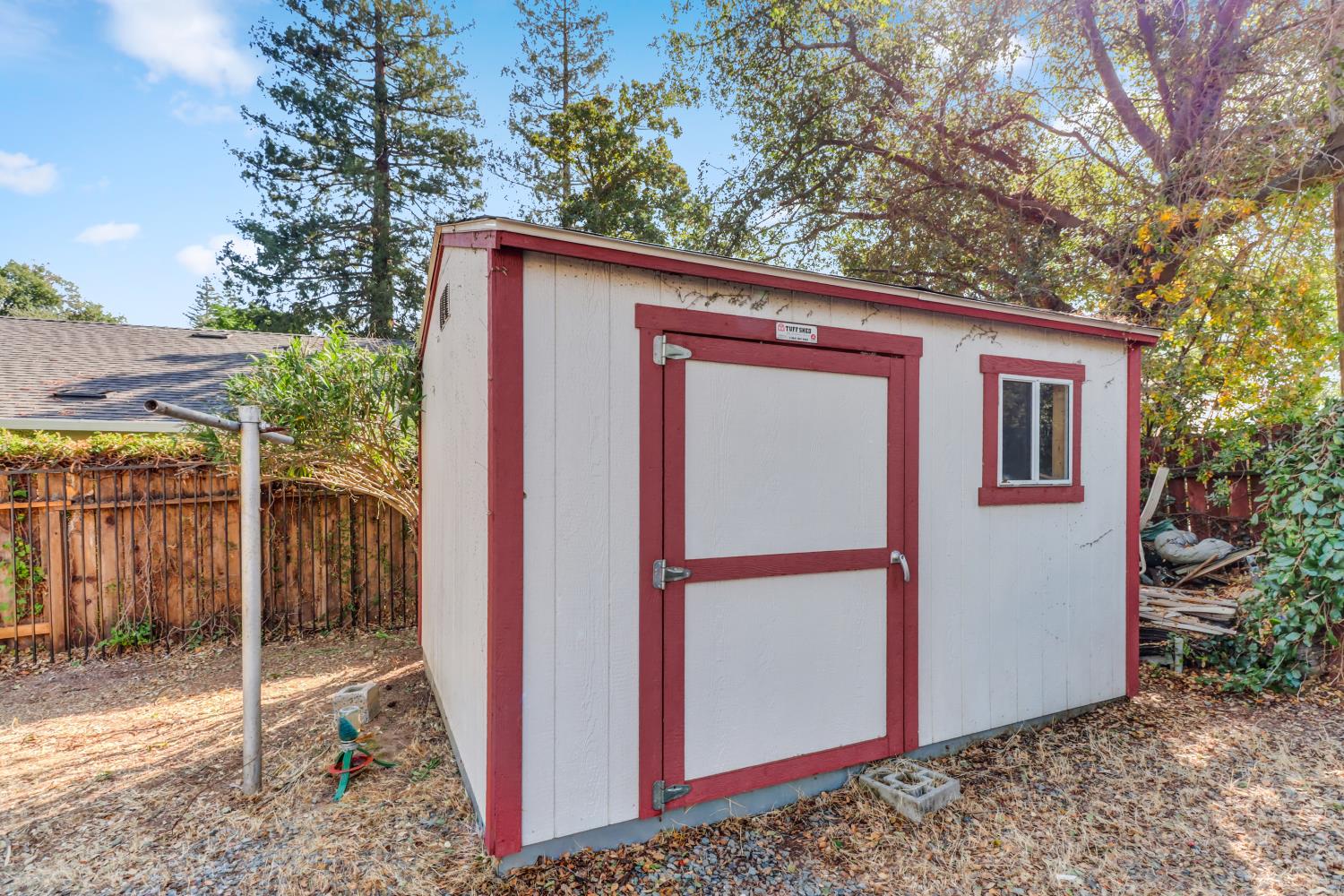 6225 Luna Lane