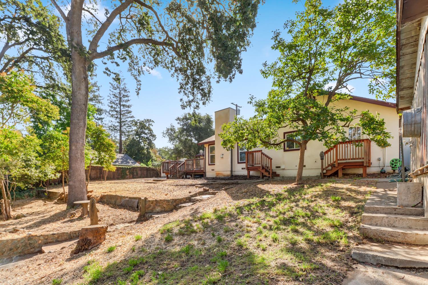 6225 Luna Lane
