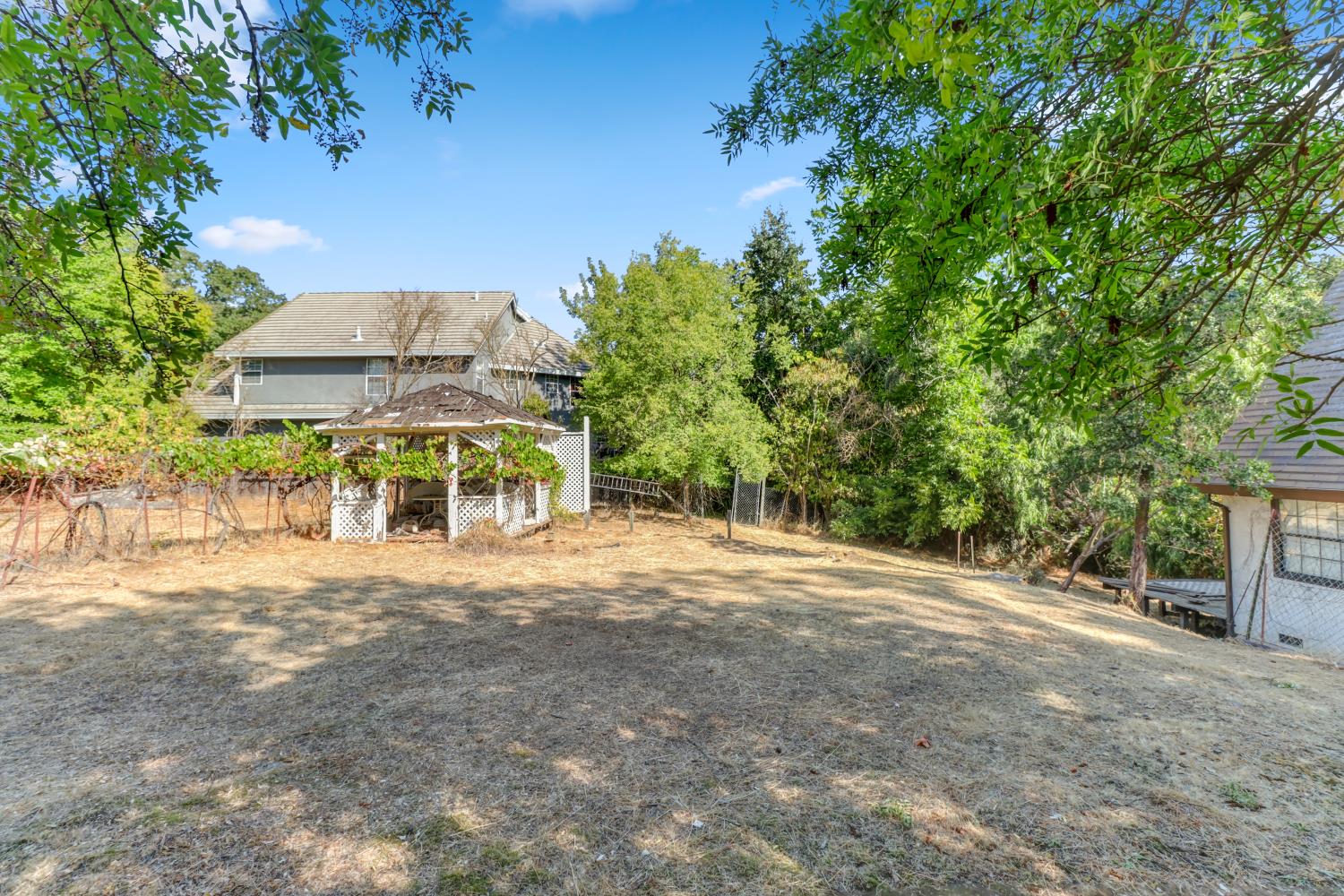 6225 Luna Lane