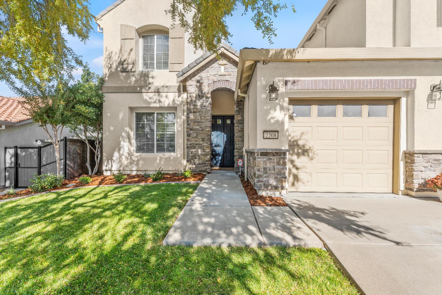 2208 Mount Errigal Lane