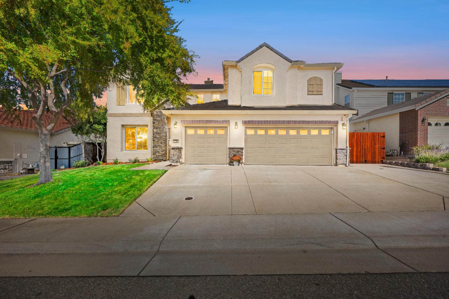 2208 Mount Errigal Lane
