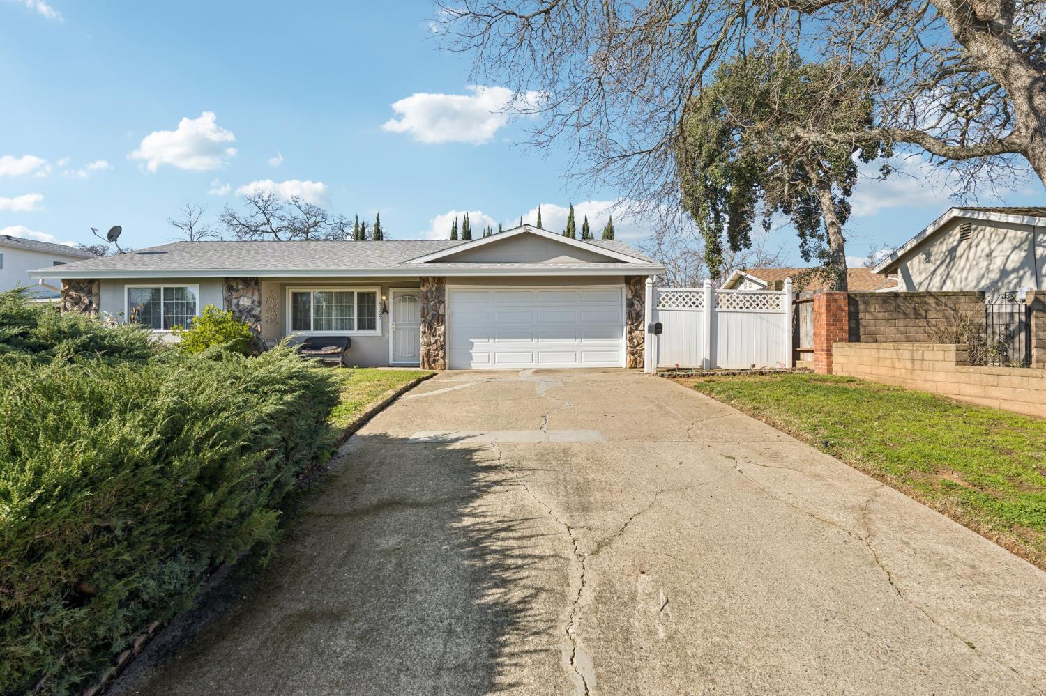 5725 Mangrove Court