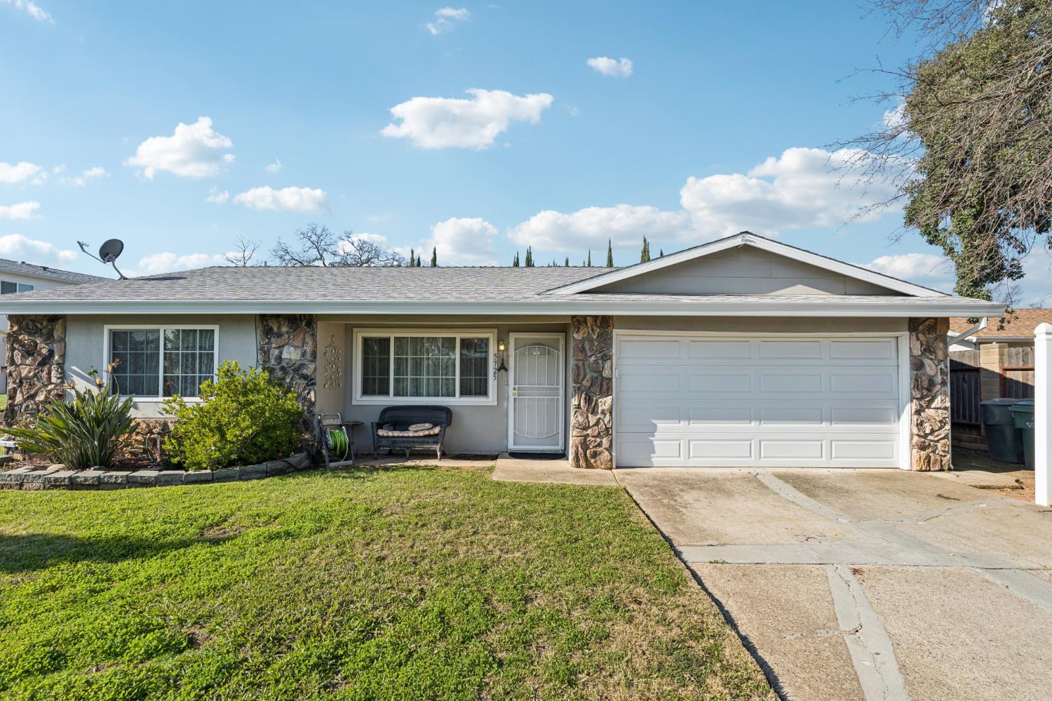 5725 Mangrove Court