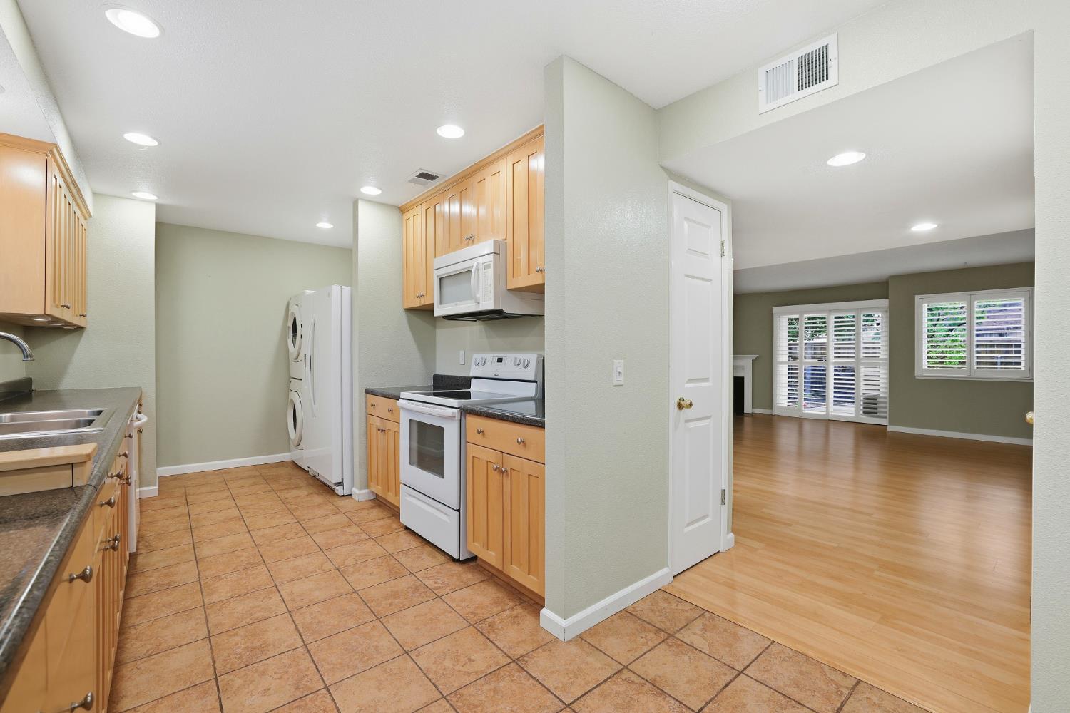 5274 Lake Knoll Lane