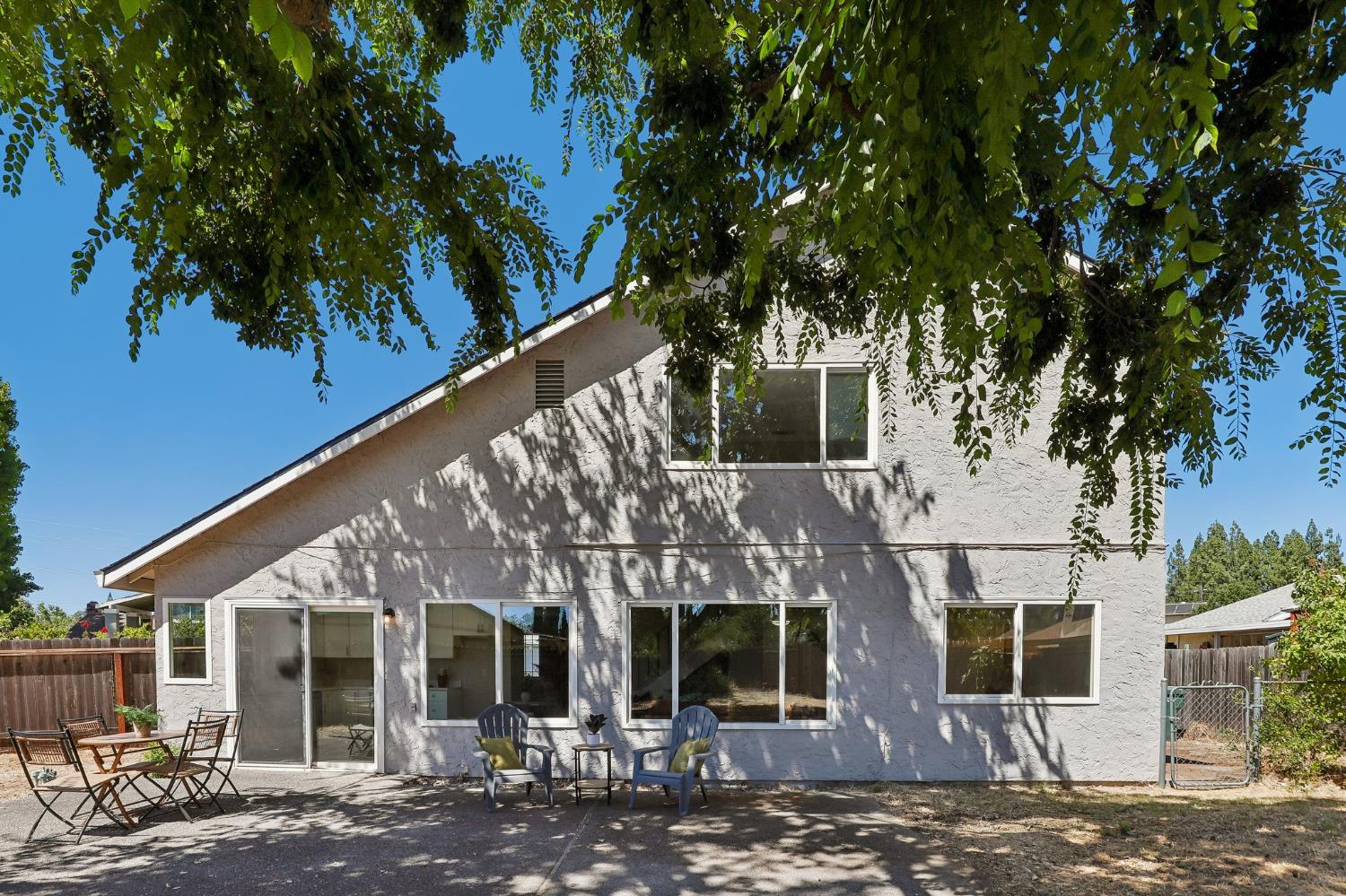 8414 Pyracantha Court
