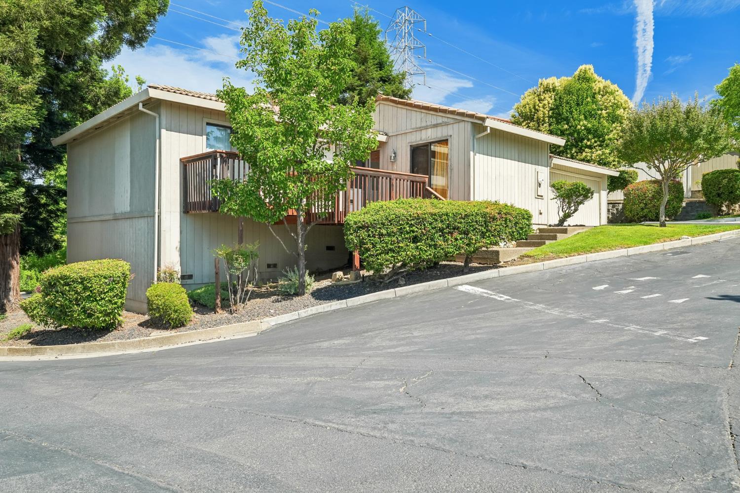 100 Crestridge