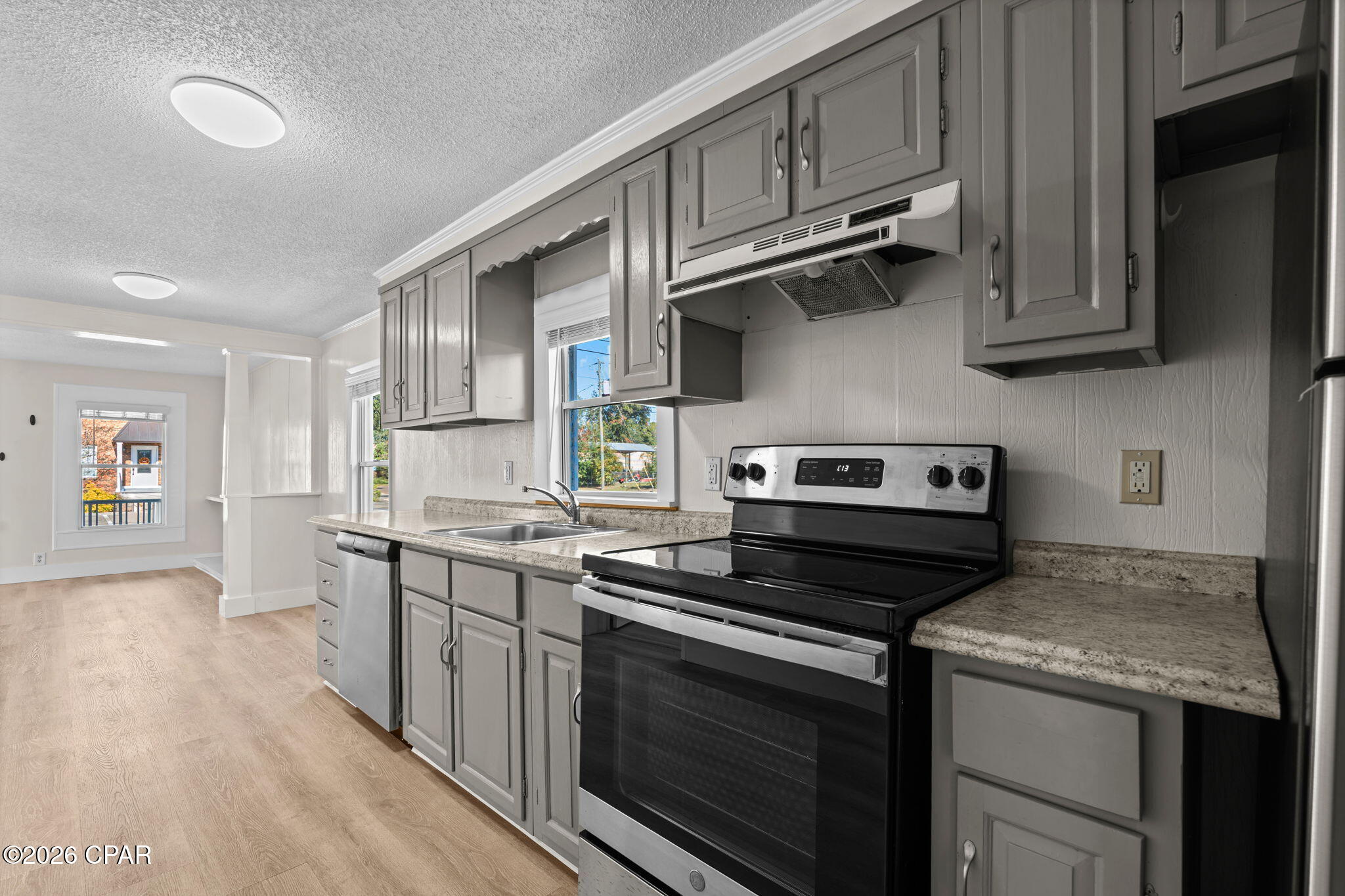 206 E 2nd Court A & B
