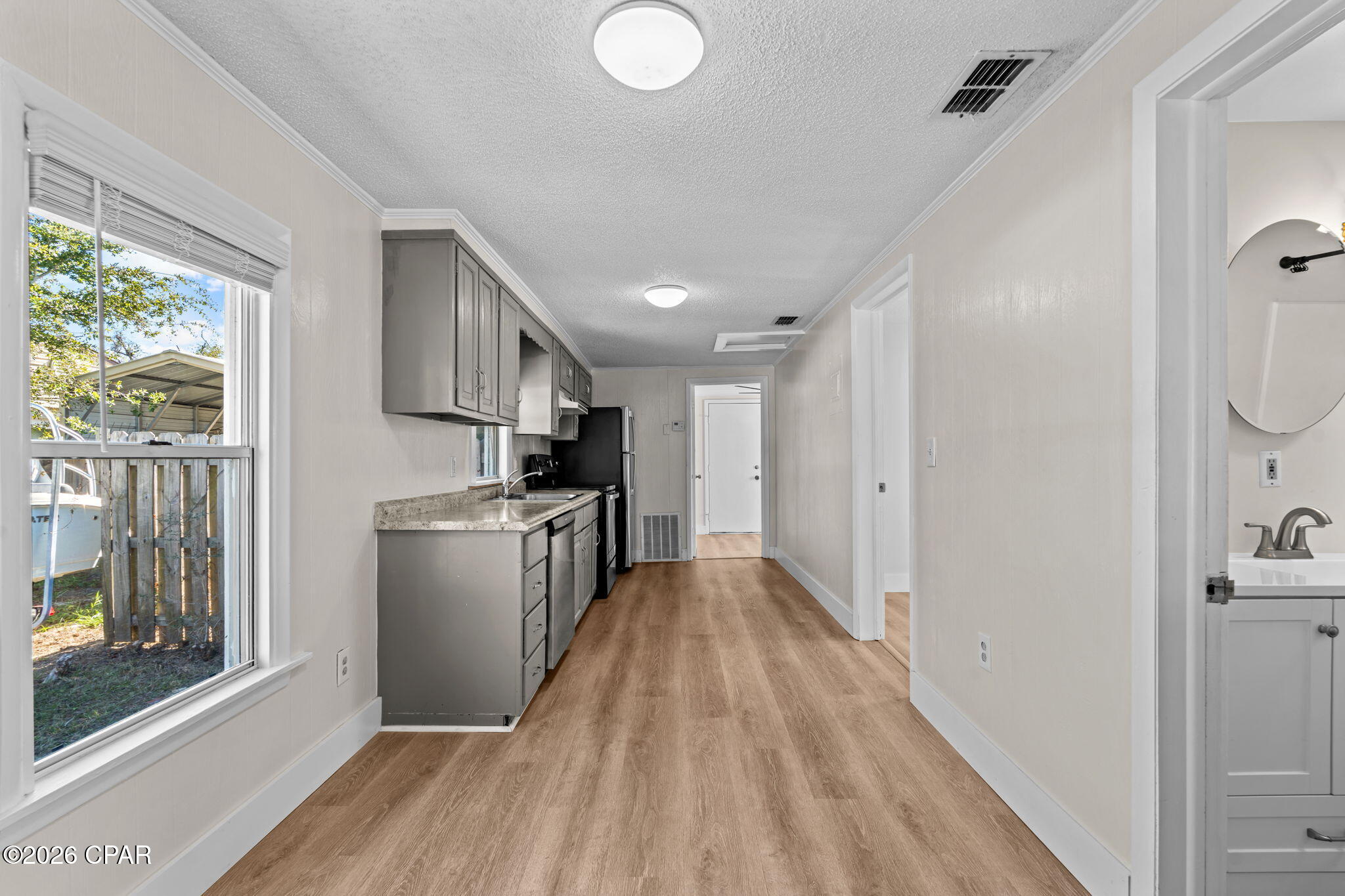 206 E 2nd Court A & B
