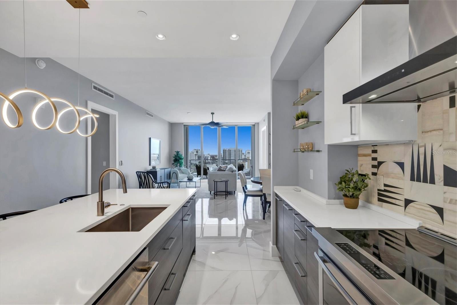 111 S PINEAPPLE AVE #1102