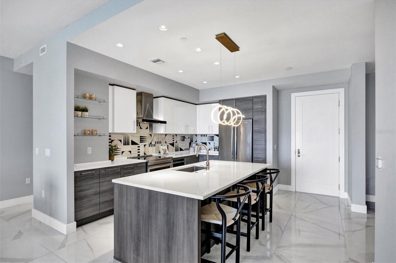 111 S PINEAPPLE AVE #1102