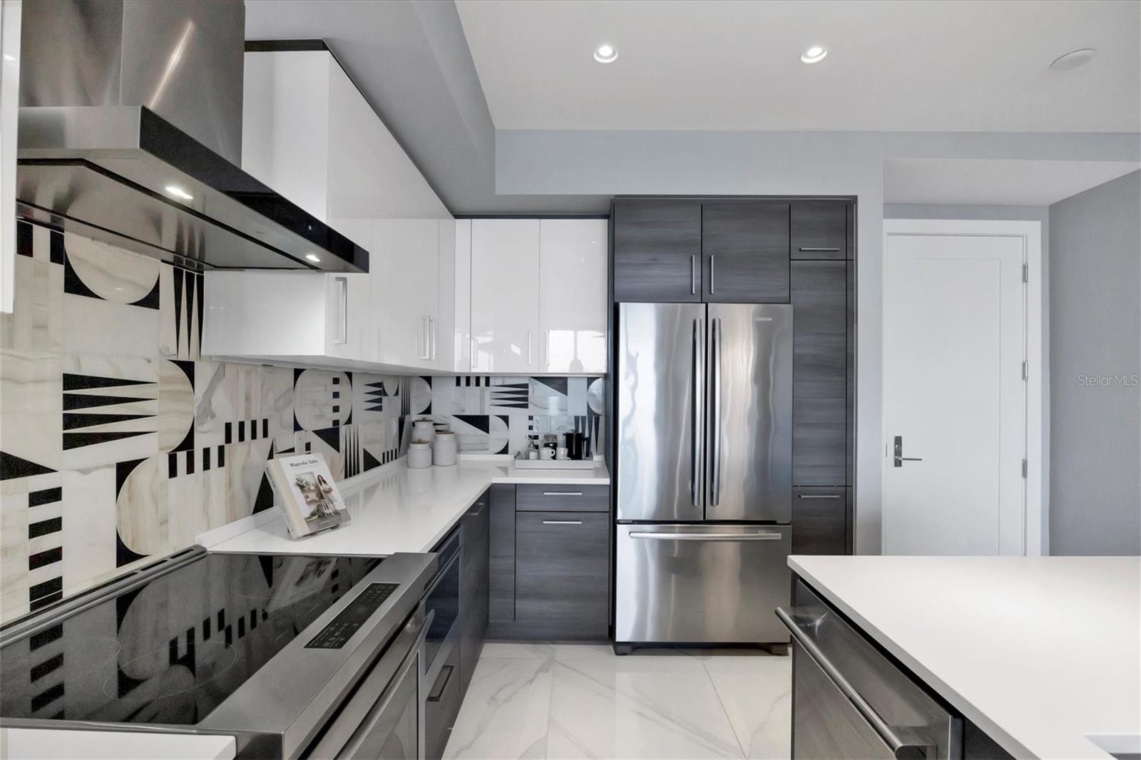 111 S PINEAPPLE AVE #1102