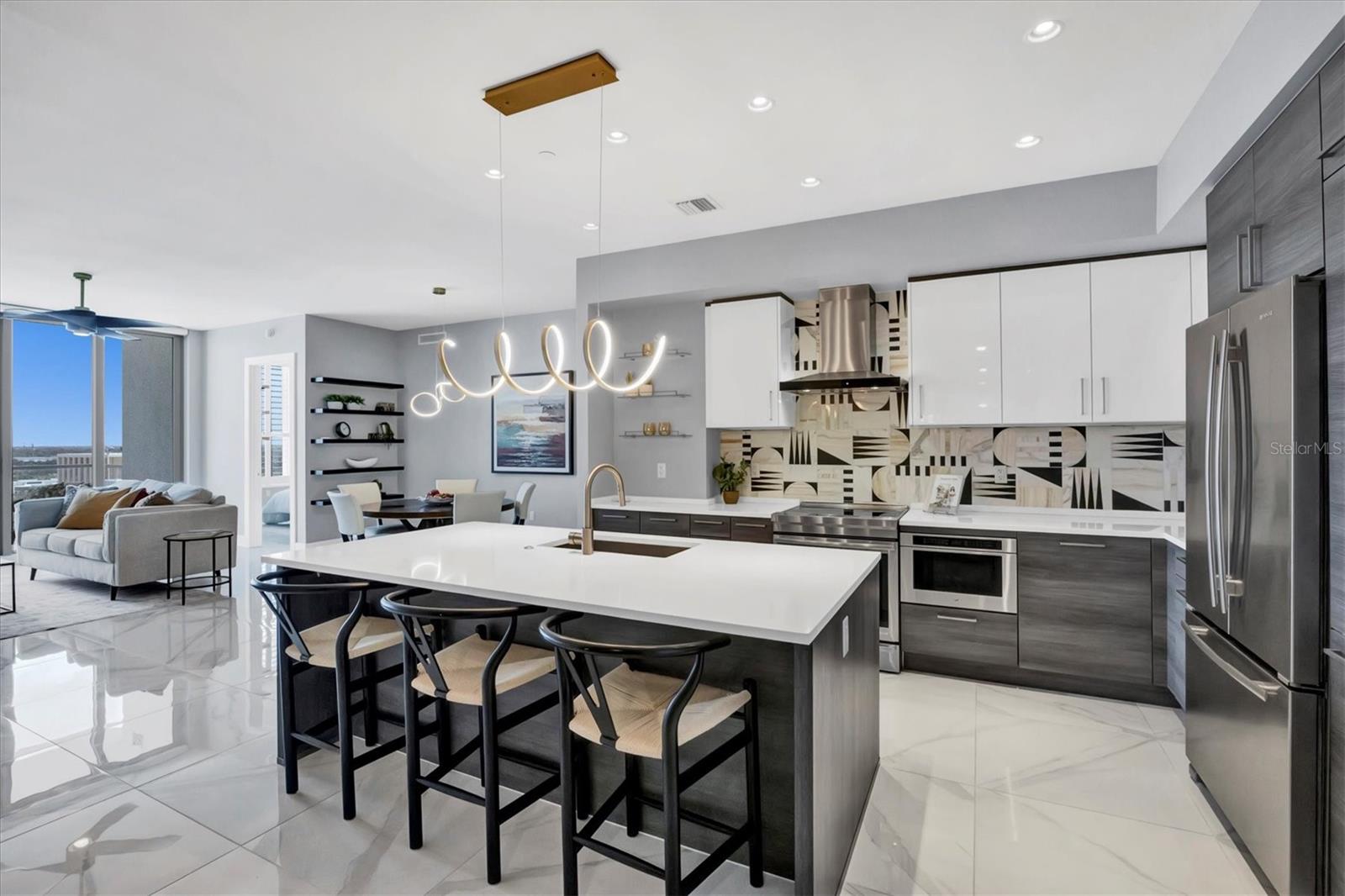 111 S PINEAPPLE AVE #1102