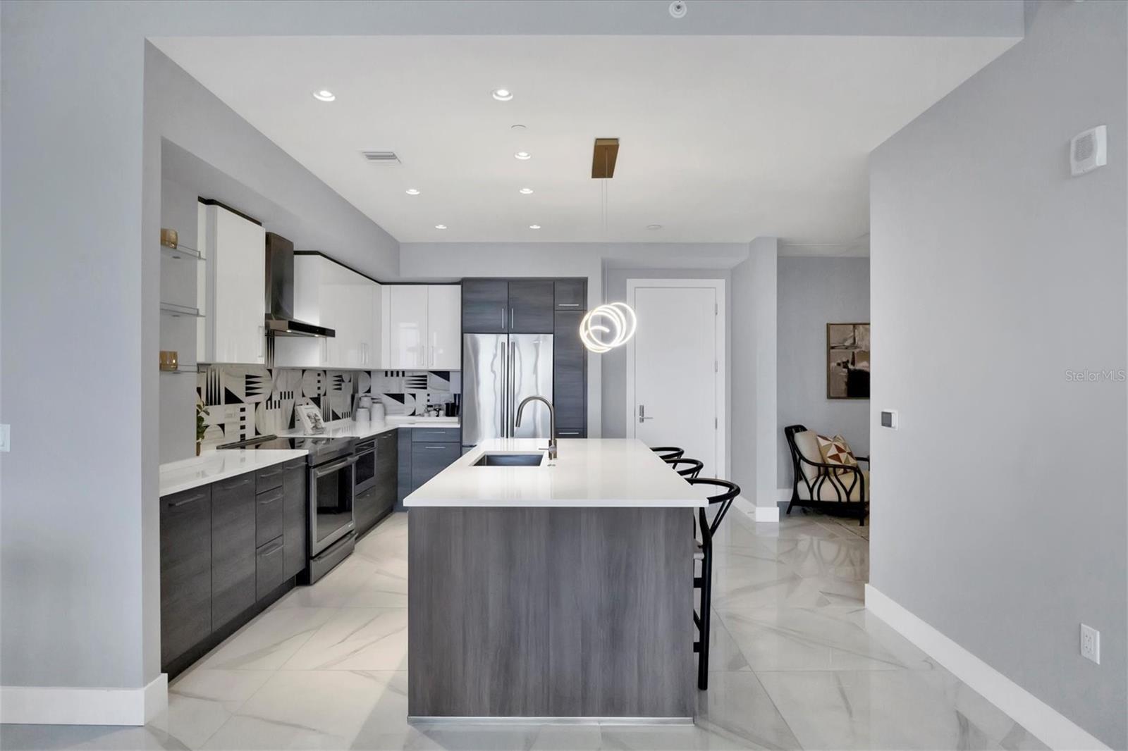 111 S PINEAPPLE AVE #1102