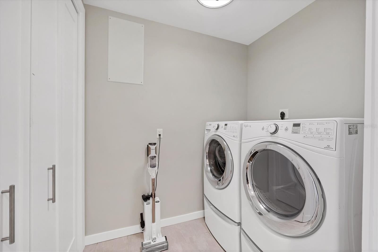 300 S PINEAPPLE AVE #302