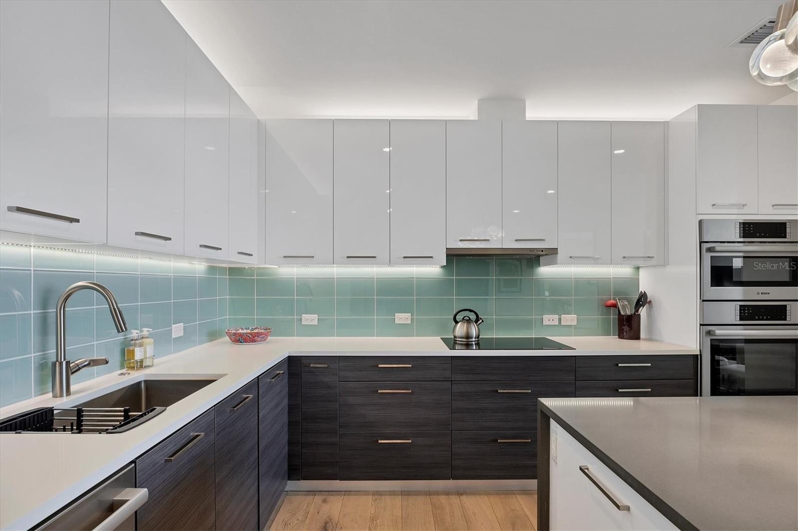 300 S PINEAPPLE AVE #302