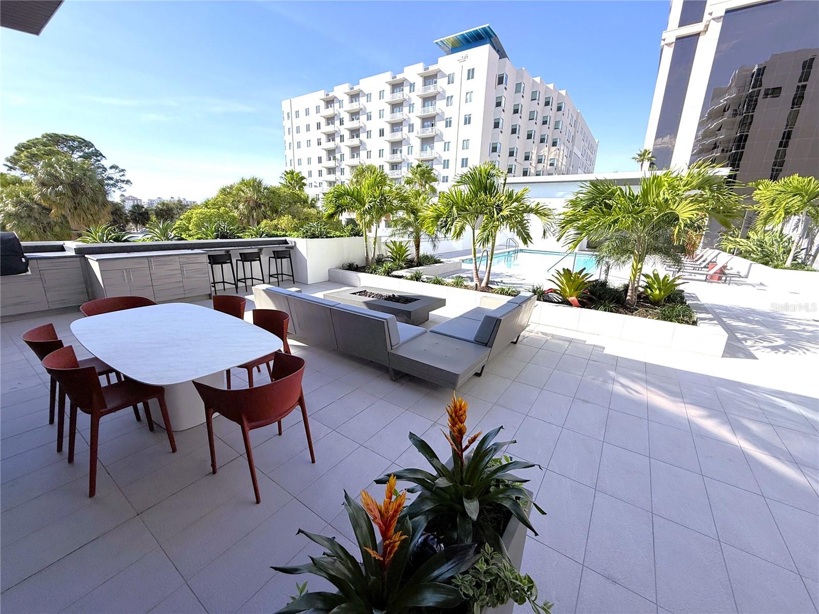 300 S PINEAPPLE AVE #302