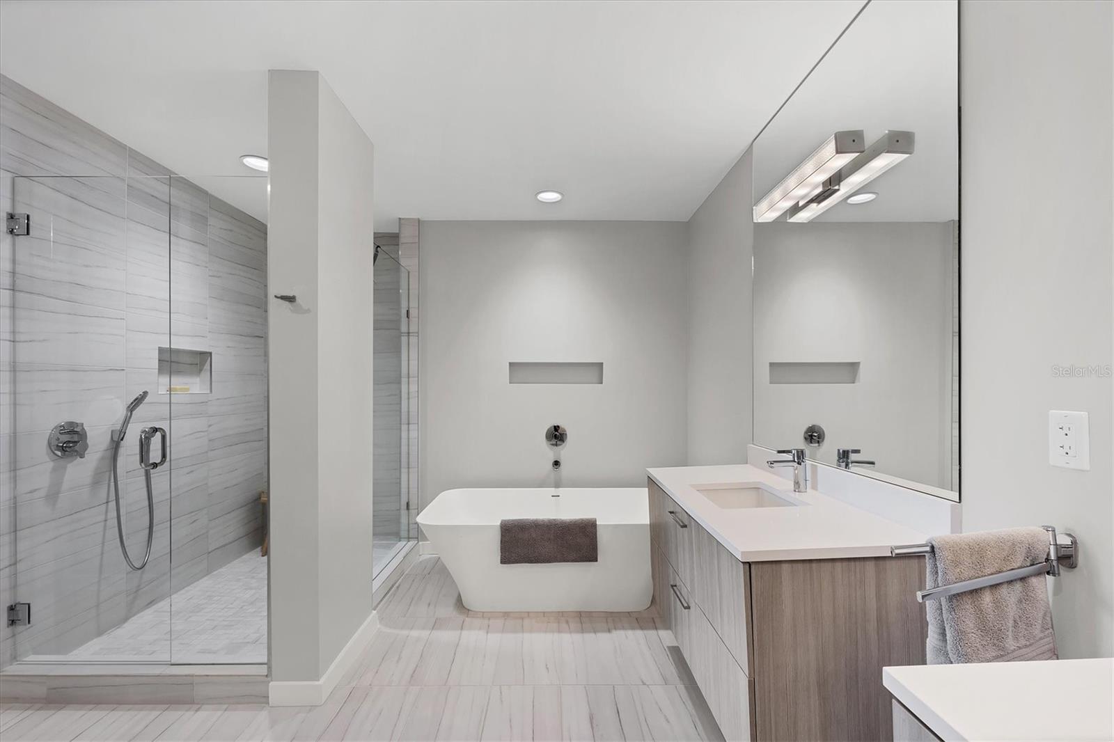 300 S PINEAPPLE AVE #302