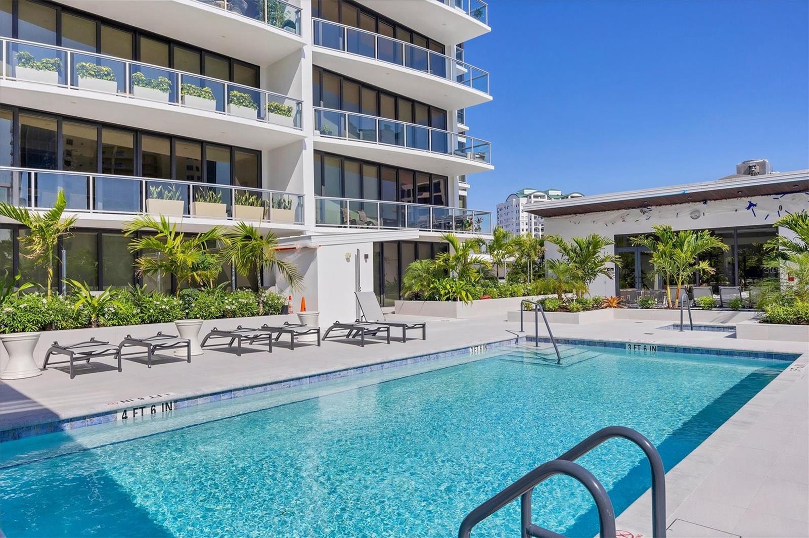 300 S PINEAPPLE AVE #302