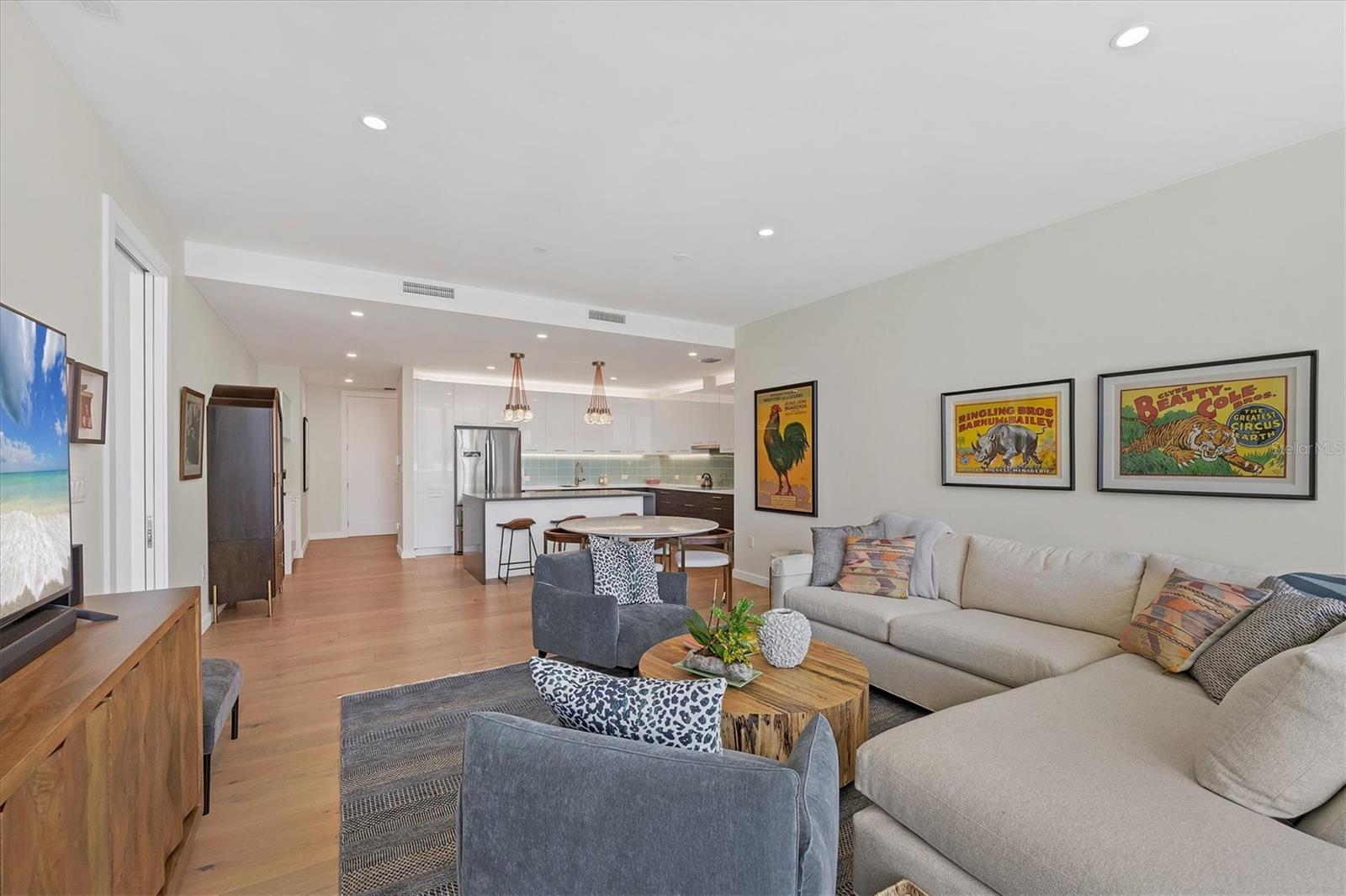 300 S PINEAPPLE AVE #302