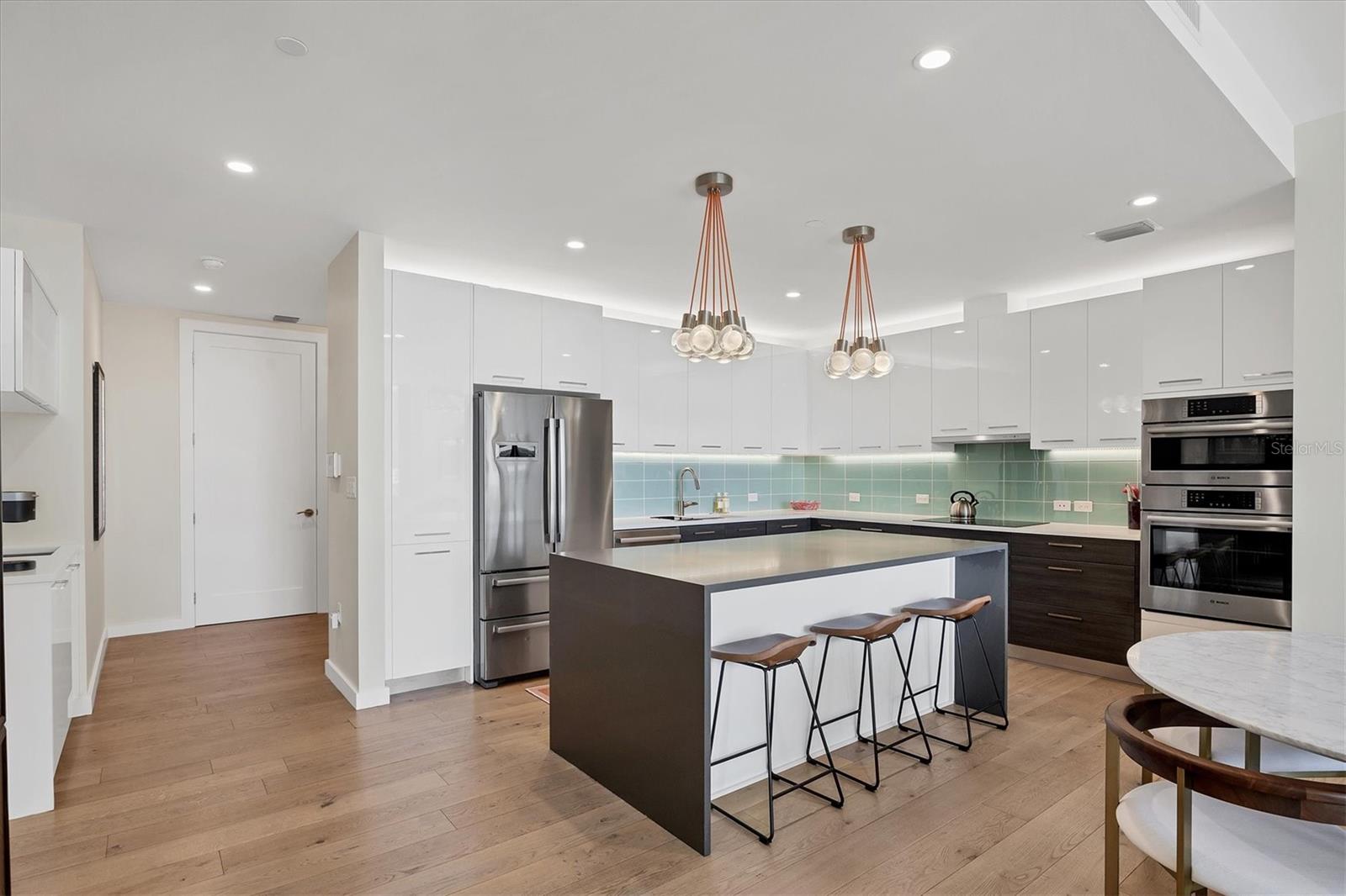 300 S PINEAPPLE AVE #302