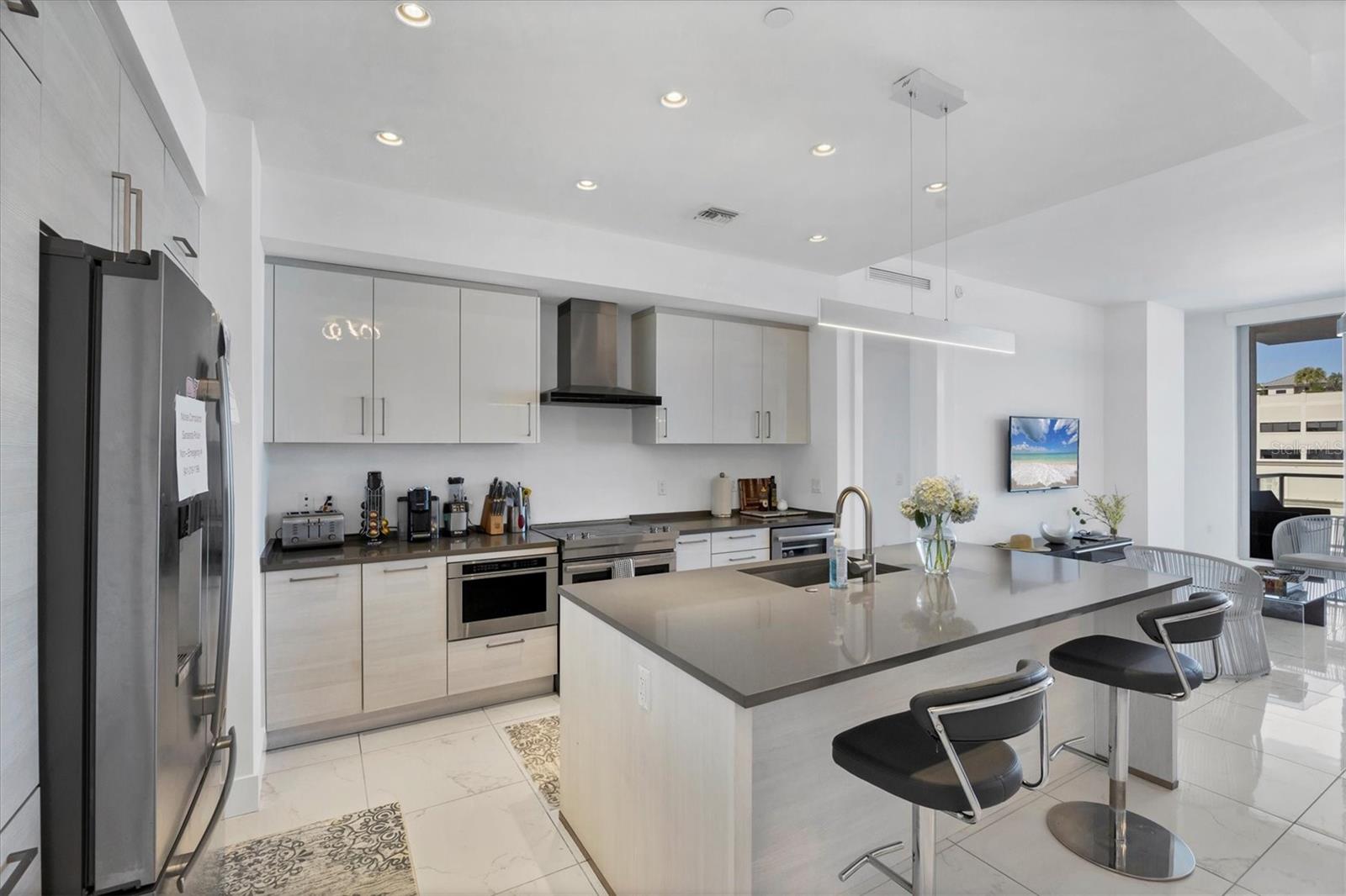 111 S PINEAPPLE AVE #816