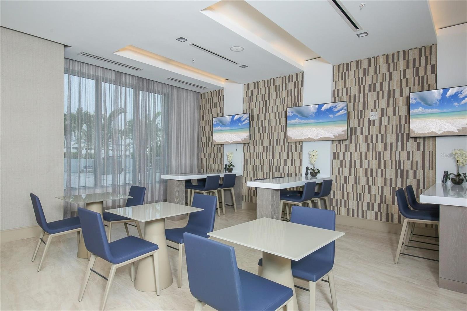 111 S PINEAPPLE AVE #816