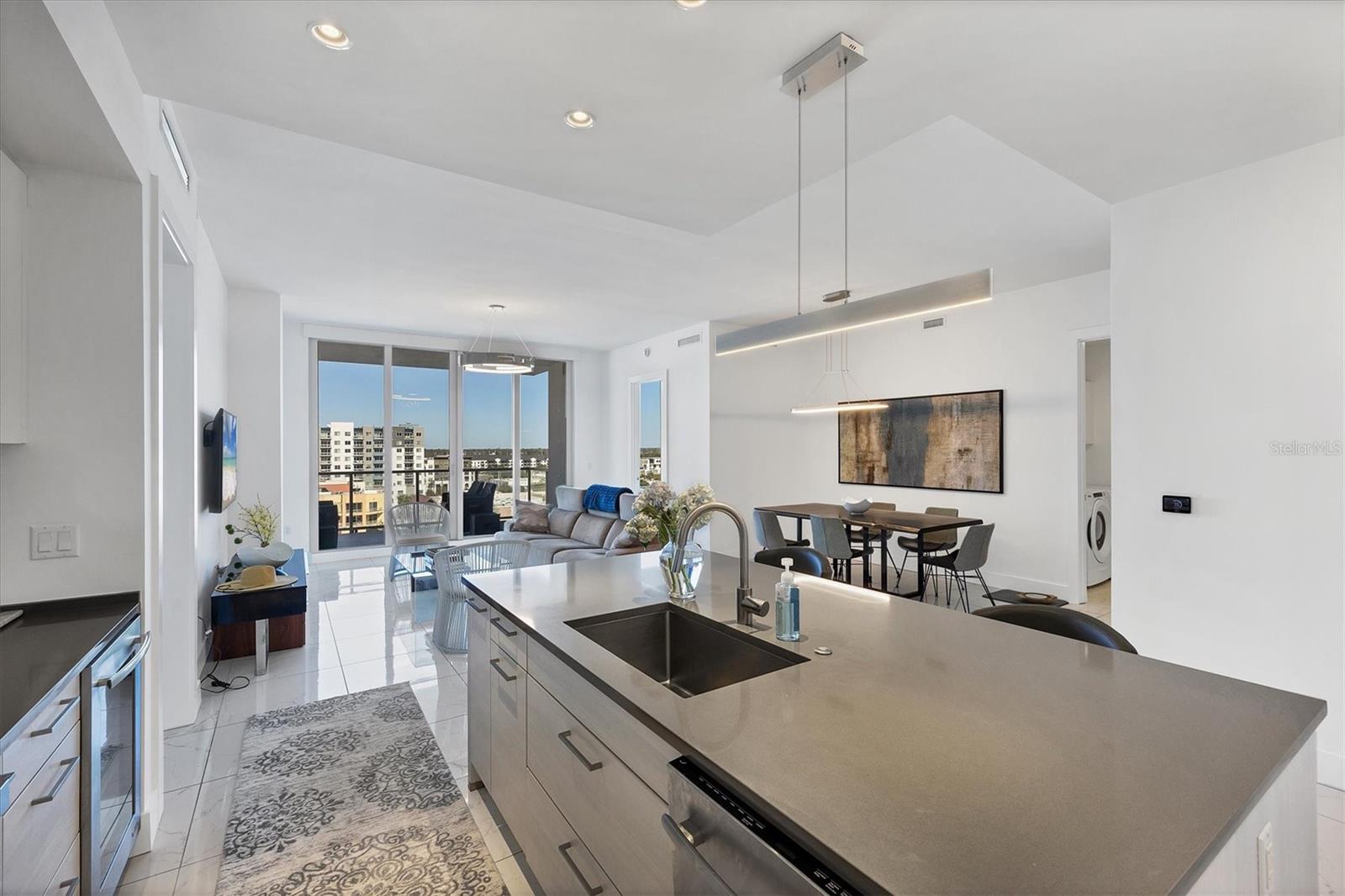 111 S PINEAPPLE AVE #816