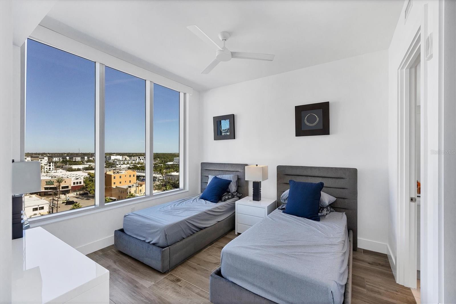 111 S PINEAPPLE AVE #816