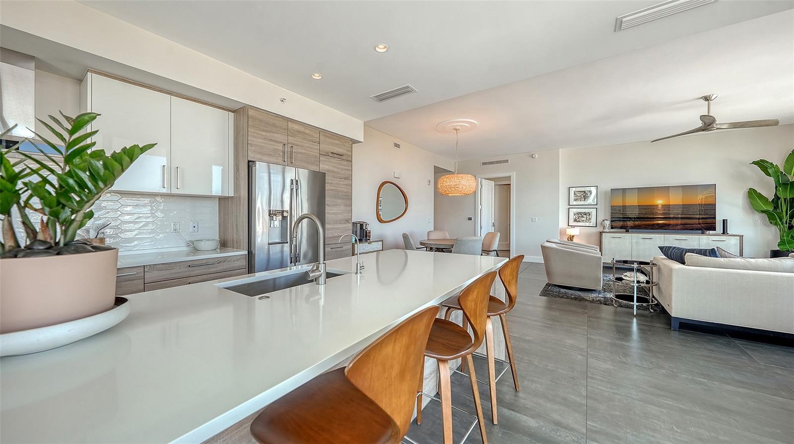 111 S PINEAPPLE AVE #601