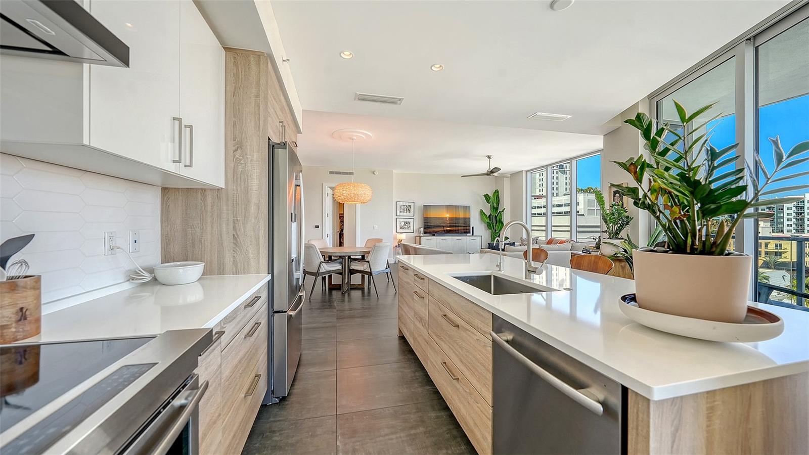 111 S PINEAPPLE AVE #601